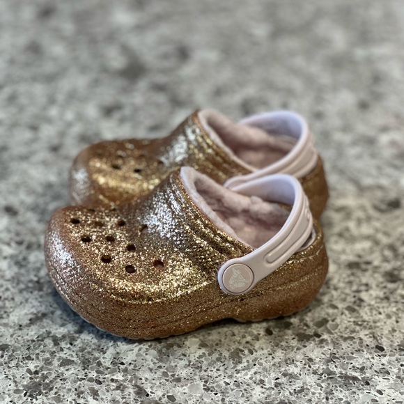 C5 Pink Glitter Fuzzy Crocs - Picture 5 of 7